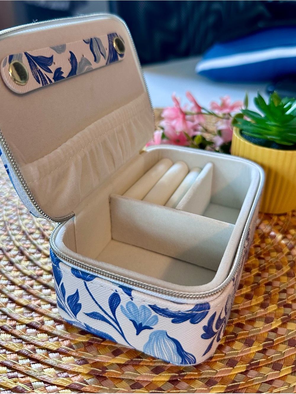 TIME AND TRU Blue Floral Jewelry Case - Picture 5 of 5